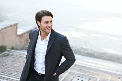 jak nosić garnitur bez krawata